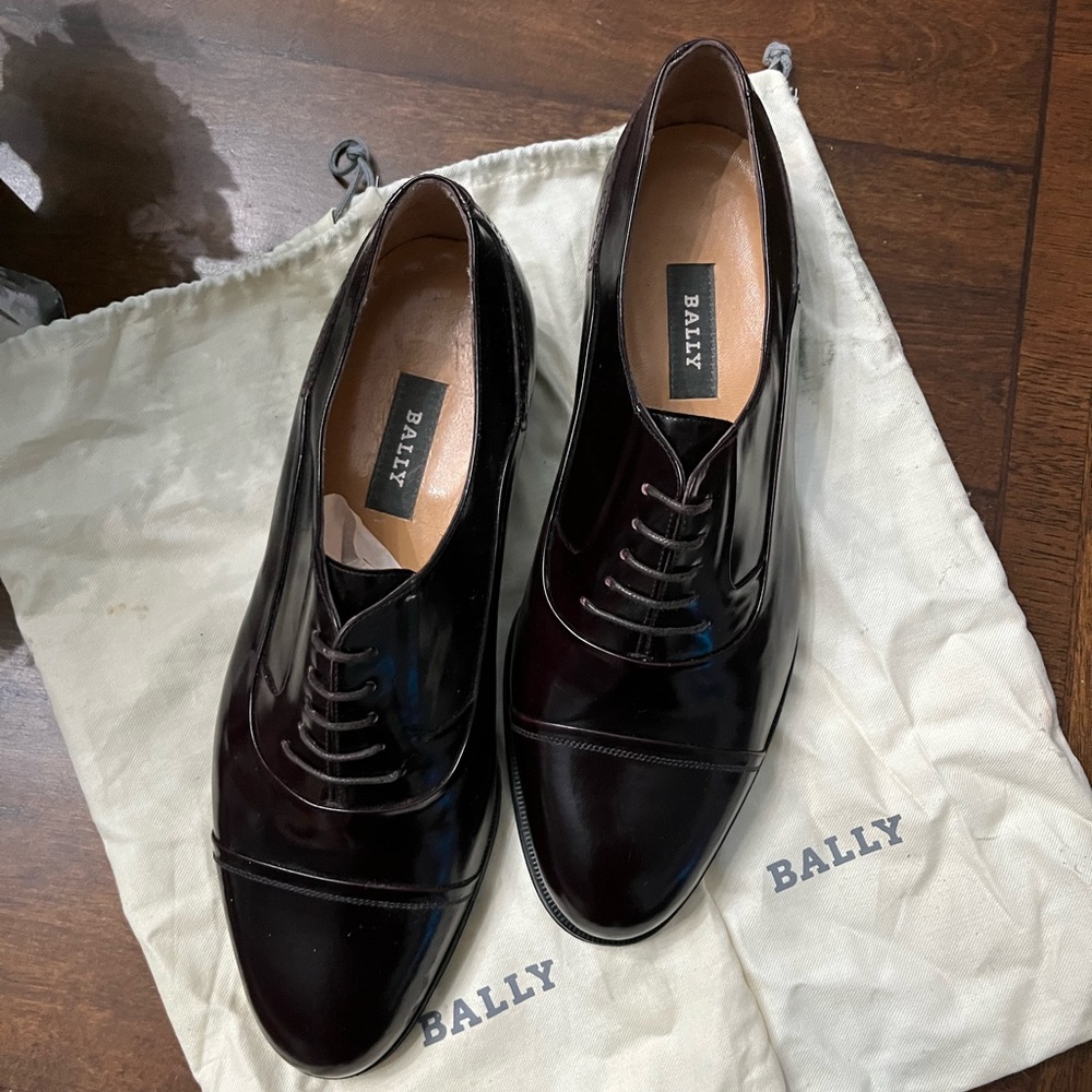 Bally men,s shoes, size 8.5 , dark bordo excellent condition. With dust bags.